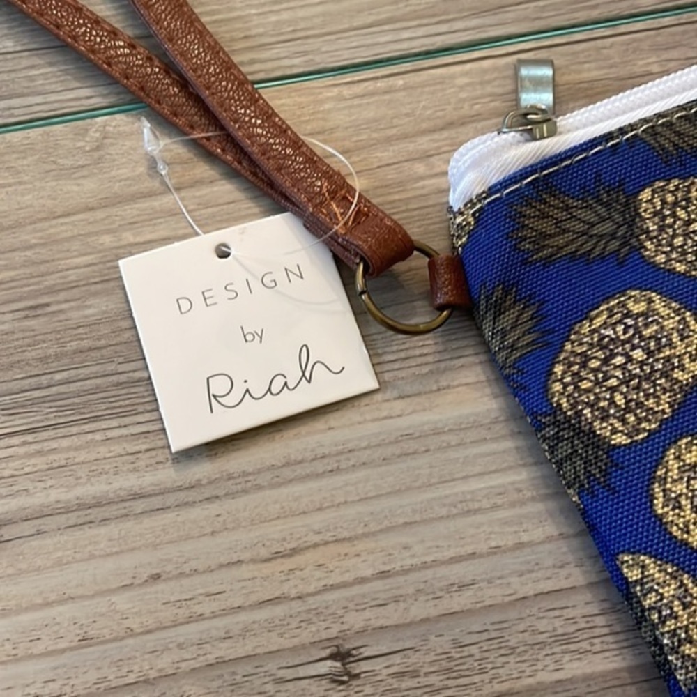 🍍 Wristlet Pouch 🍍 - Picture 3 of 5